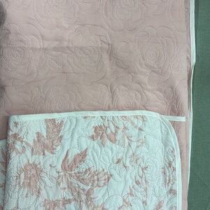 Pink Flowered Reversible Quilt – Cozy & Charming!